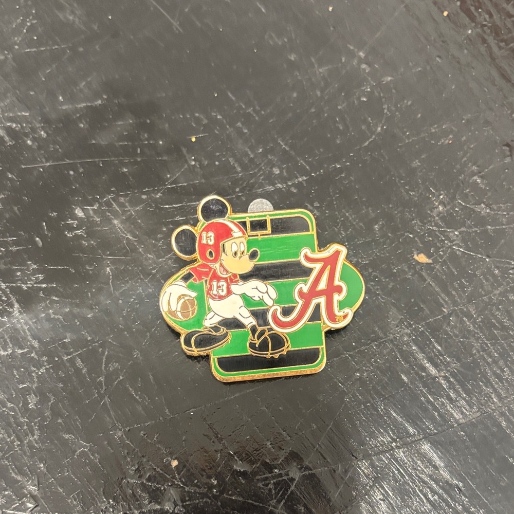 Disney Mickey Mouse The University of Alabama Football Pin‎ 2004